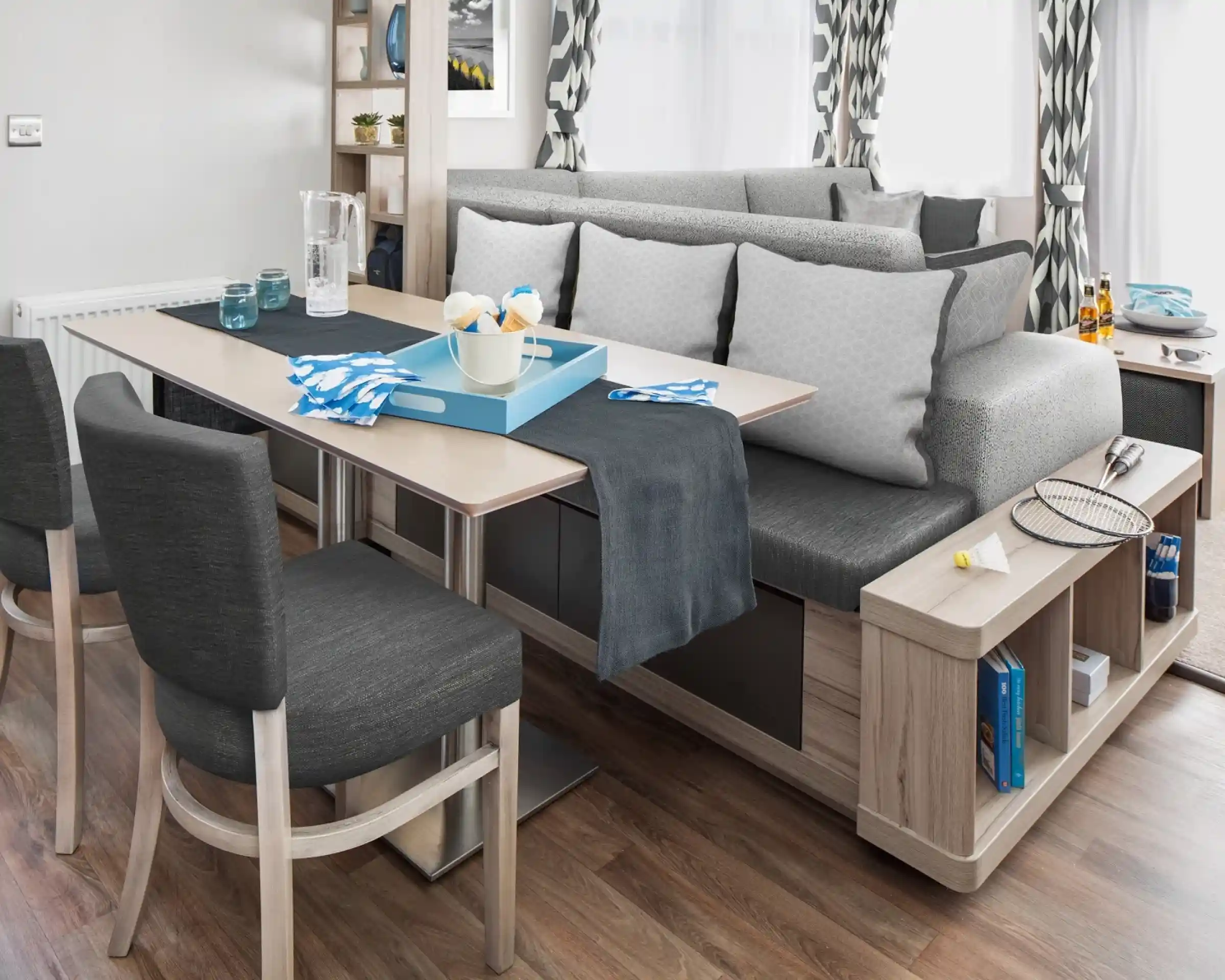 Modern dining area with a dining table, bench seating and integrated shelving.